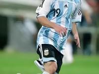 梅西重返赛场，晋级下一阶段首场状态出色，日本队观众沸腾！